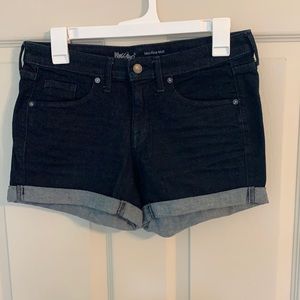 Mossimo mid-rise denim in dark blue. Size 4/27